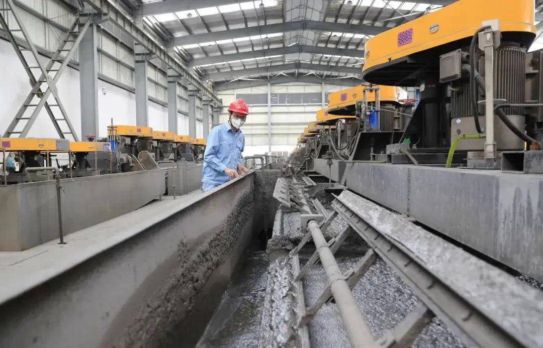 Caustic Soda for Cleaning Industrial Systems