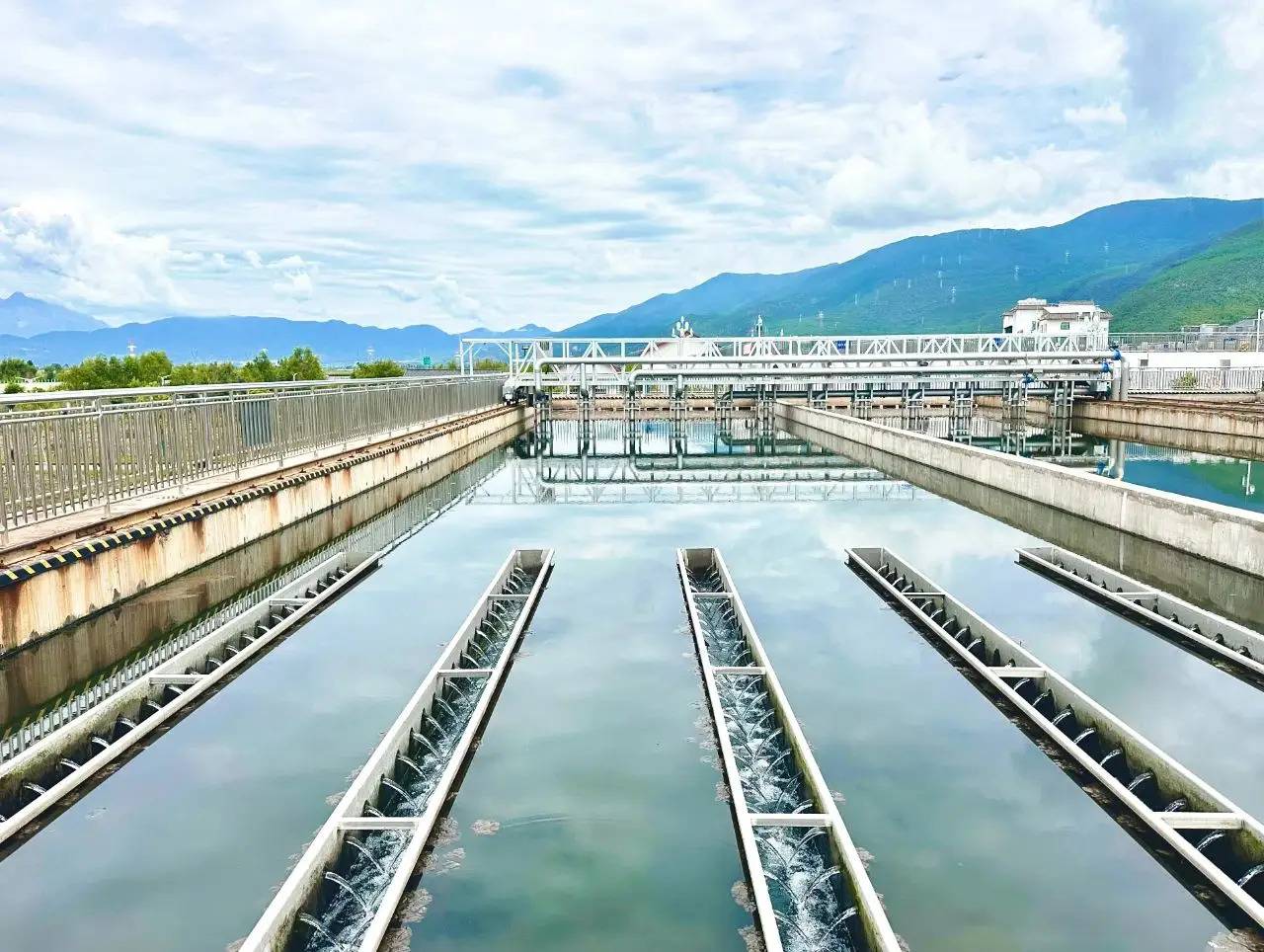  Industrial water-treatment basins and clarification equipment